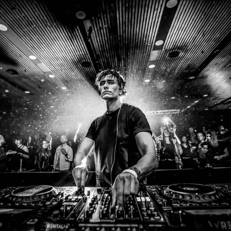 El paso de Roberto Cox como DJ