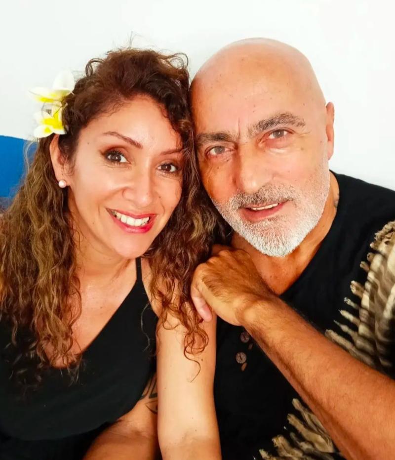 Angélica Sepúlveda junto a su novio, Gürsel.