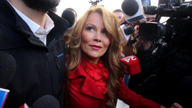 Justicia ordena retener ganancias de Cathy Barriga en plataforma para adultos