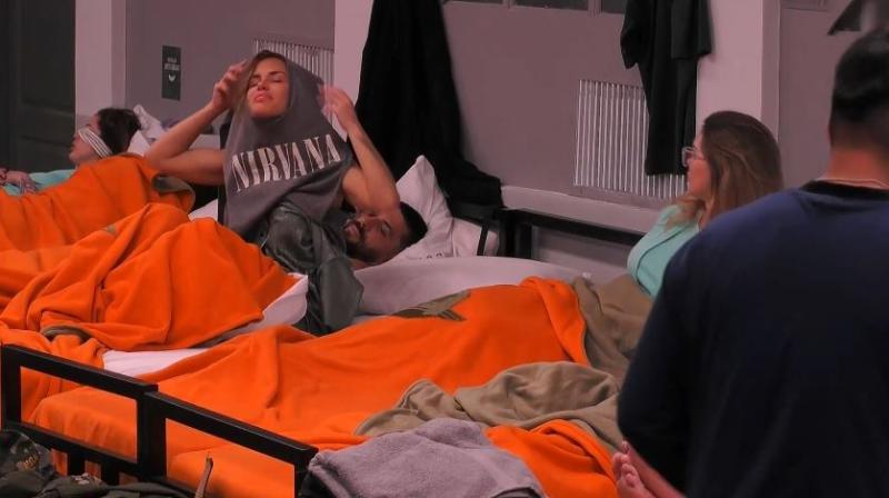 Gala se pone la polera de Josué