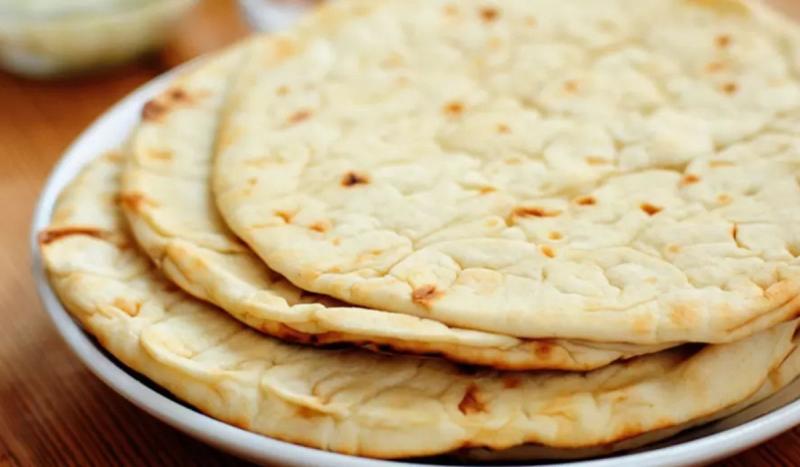 Pan pita, una de las opciones saludables de consumo de pan moderado.