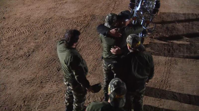 Reciben a Negro Piñera con muchos abrazos