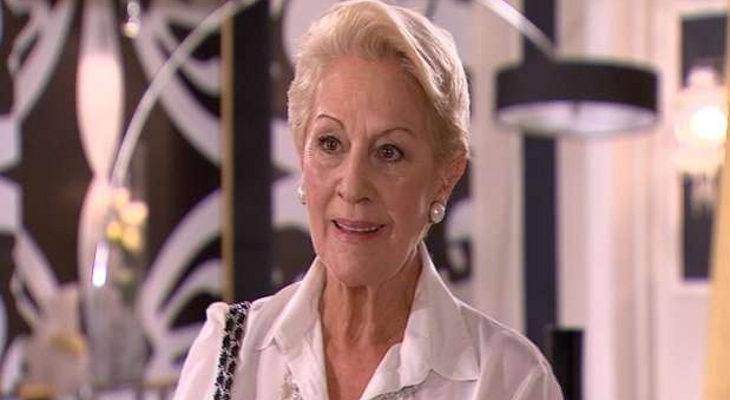 Silvia Santelices, recibió su titulo de actriz a cinco décadas de trayectoria