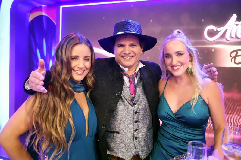 Rostros de 13C en Fiesta Año Nuevo en el 13