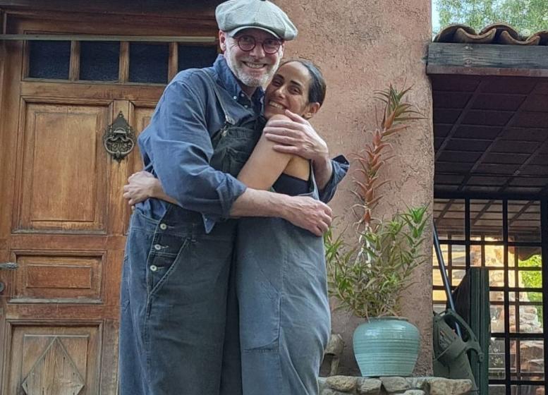 Bastián Bodenhöfer junto a su pareja, Macarena Berthelon.