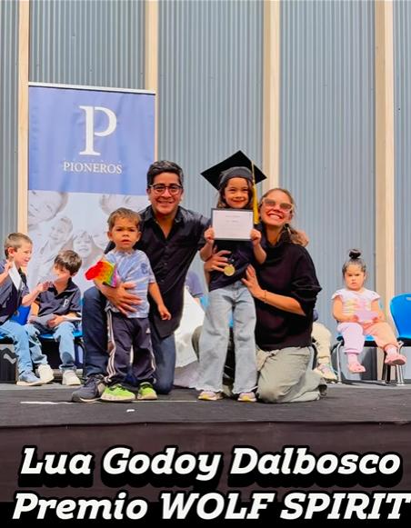Fernando Godoy junto a su esposa y sus dos hijos, Lua y Nalu.