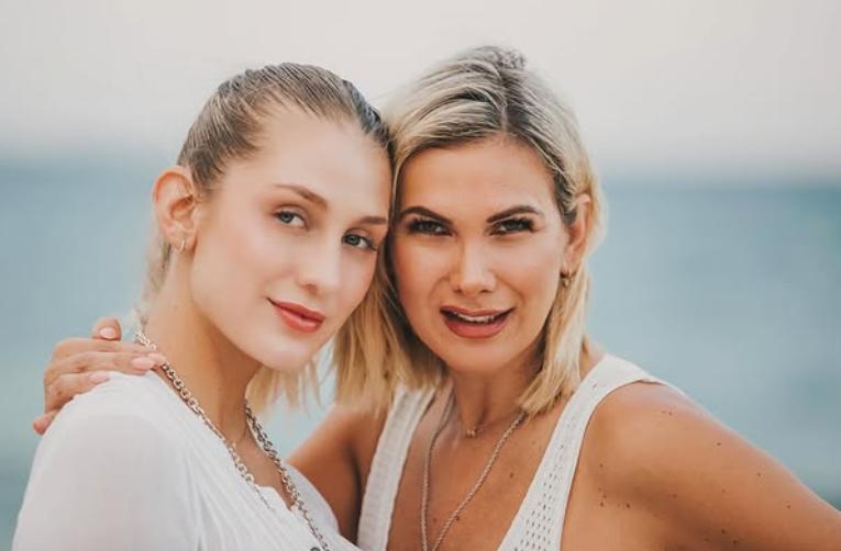 Blu Dumay sorprendió a su familia previo a la navidad.