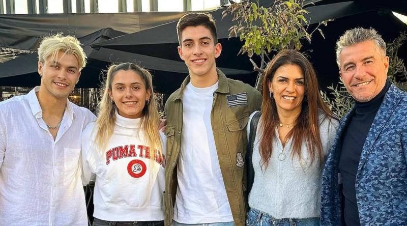 Fernando Solabarrieta e Ivette Vergara junto a sus hijos.