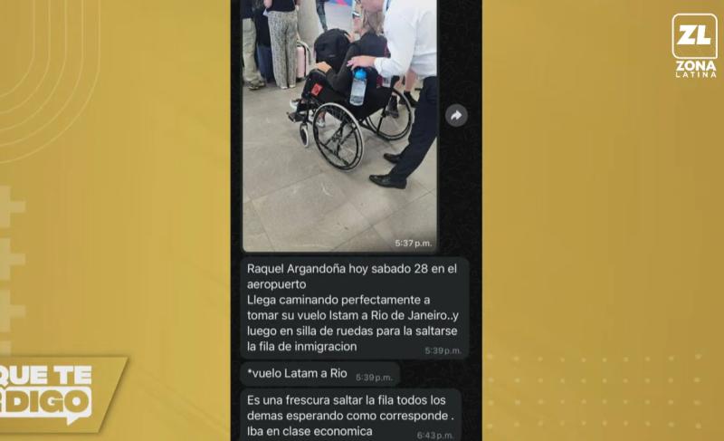 Raquel Argandoña fue captada en silla de ruedas en el Aeropuerto de Santiago.