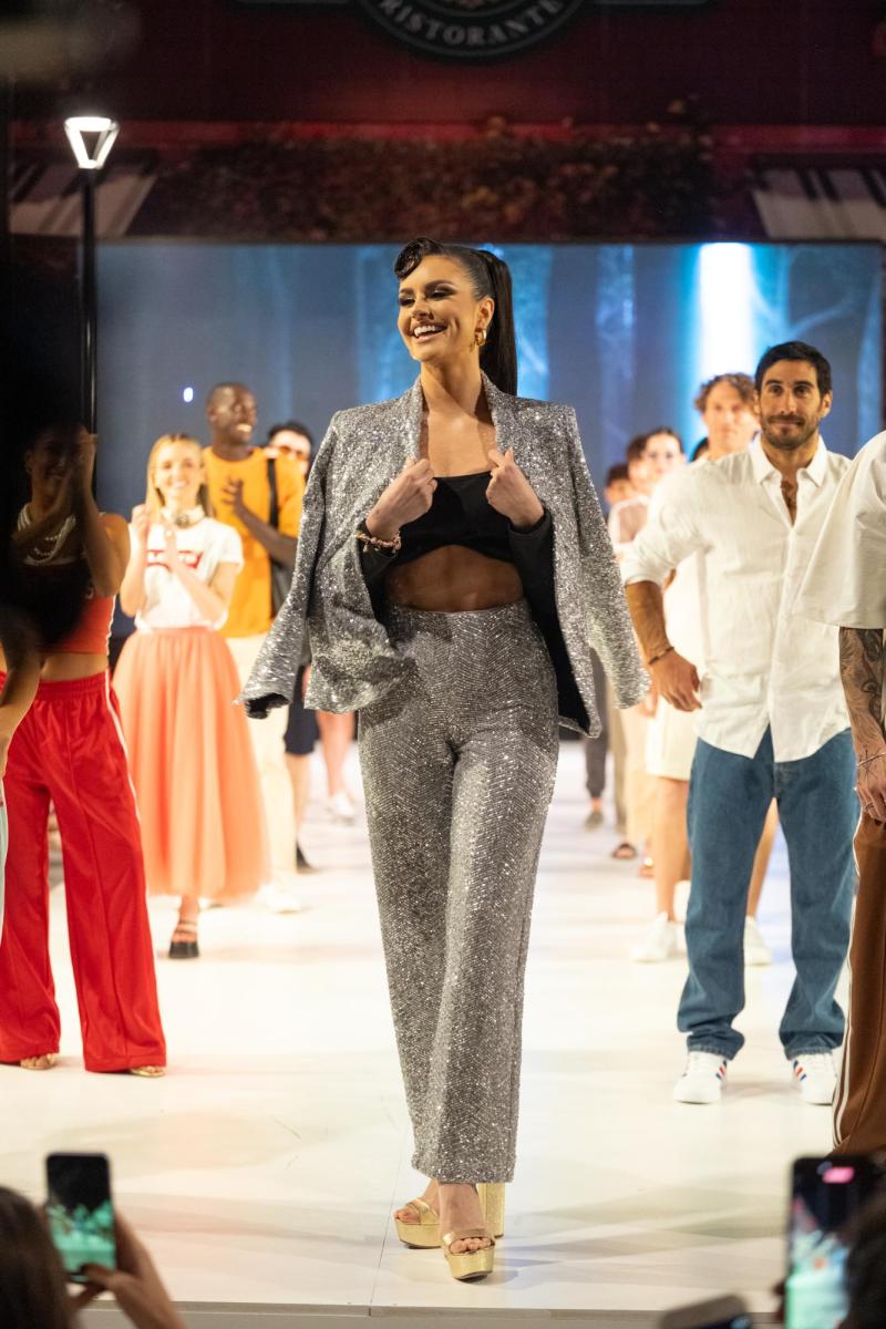 Emilia Dides en la pasarela