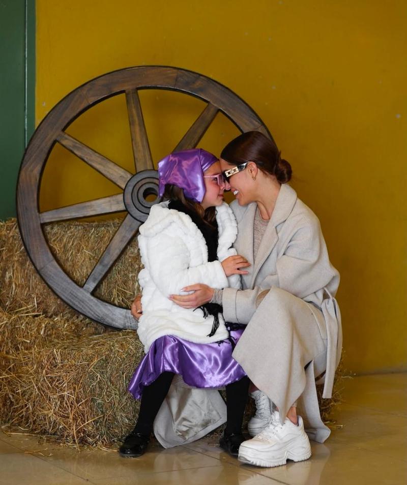 Gala Caldirola y su hija.