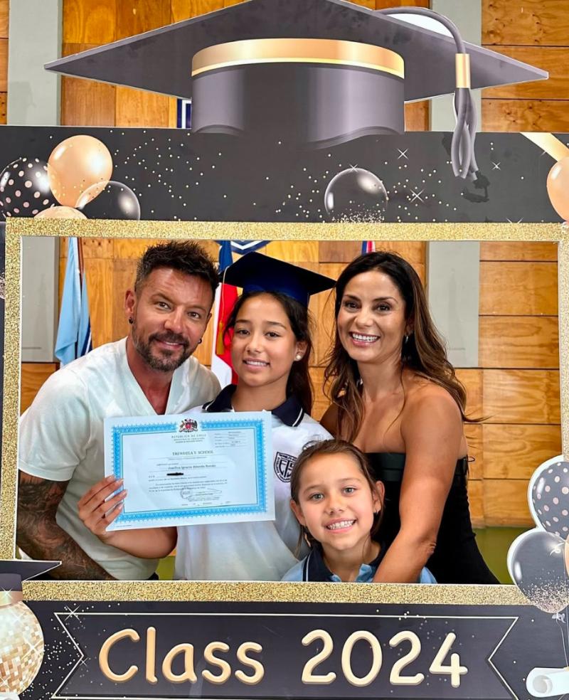 Mariela Román y Fabricio Vasconcelos junto a sus dos hijas - Instagram