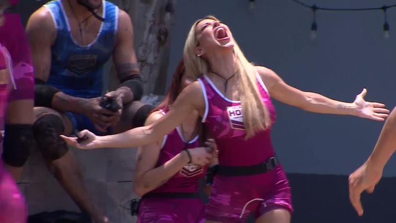 Oriana gritando fuertemente