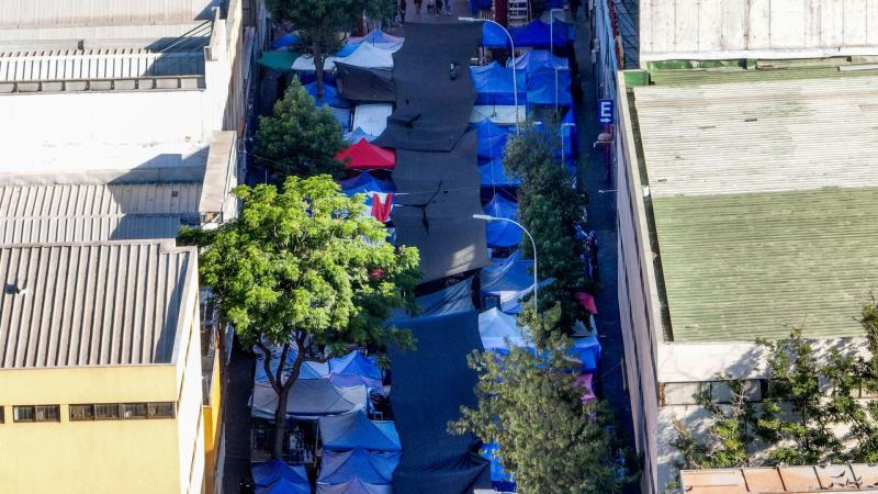 Toldos azules de Barrio Meiggs - Créditos: ATON