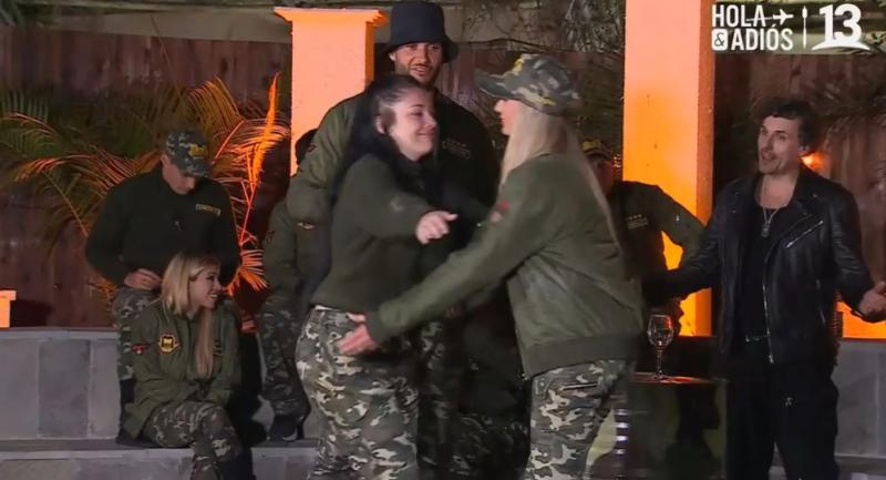 Rubí y Yuli se dan un abrazo en Palabra de Honor