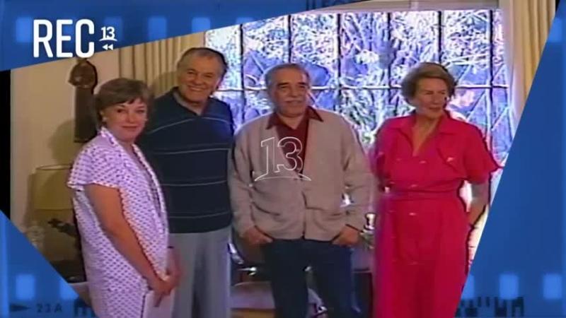 El expresidente Patricio Aylwin, su esposa Leonor Oyarzún y Moy de Tohá junto a Gabriel García Márquez en su visita en el regreso de la democracia