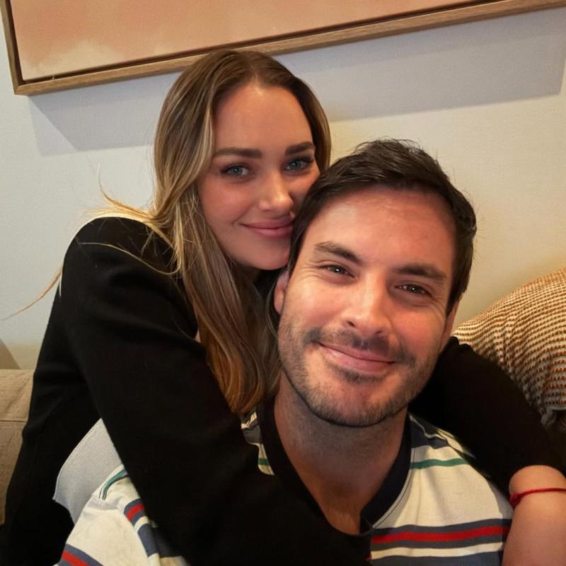 Daniela Nicolás y su novio