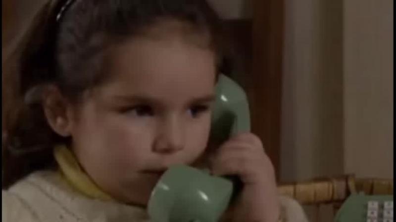 Estrella Ortiz como Anita en Los 80 de Canal 13