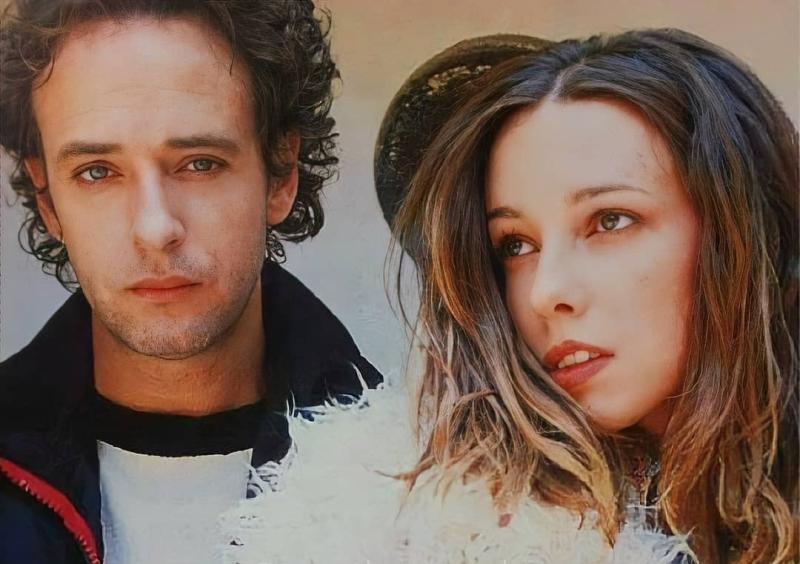 Cecilia Amenábar conoció a Gustavo Cerati en una conferencia de prensa en 1988, dando inicio a una intensa historia de amor.