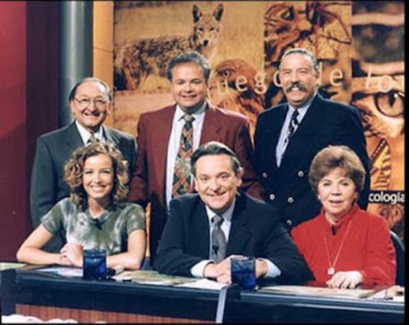 Javier Miranda junto al equipo de "Maravillozoo" de Canal 13