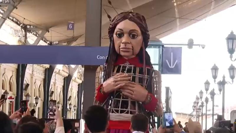 El recorrido de Amal, la marioneta de 3,5, por Chile