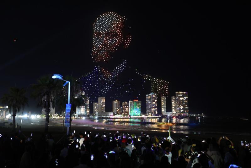 Con Arturo Prat y la Copa Libertadores: Así se hizo el show de drones en Iquique que sorprendió en Año Nuevo