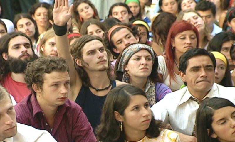 Jean Philippe Cretton hizo su debut en las pantallas en 2004, en la teleserie de Canal 13 "Hippie"