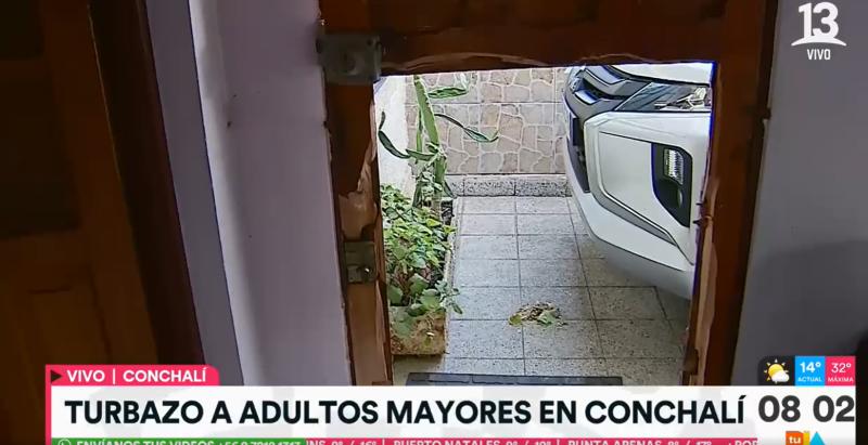 Adultos mayores son víctimas de turbazo en Conchalí: delincuentes rompieron la puerta de acceso y golpearon al dueño de casa con un fierro