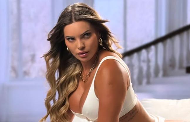 Faloon Larraguibel anunció su debut en la plataforma para adultos llamada Arsmate.