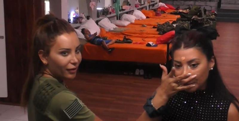 Fanny y Daniela conversando sobre Faloon