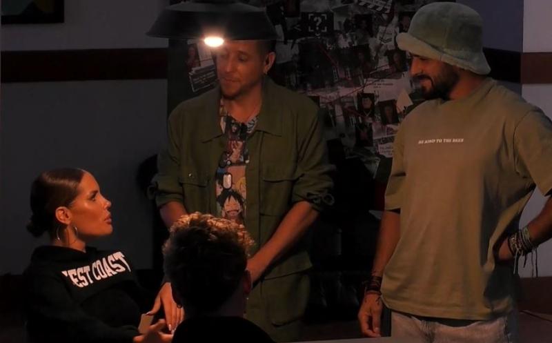 Rai y Josué pelean por la atención de Gala