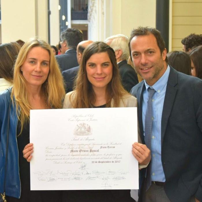 Maite Orsini junto a sus padres, Maite Pascal y Ricardo Orsini