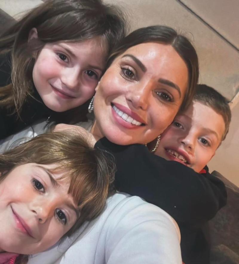 Faloon Larraguibel junto a sus tres hijos - Instagram