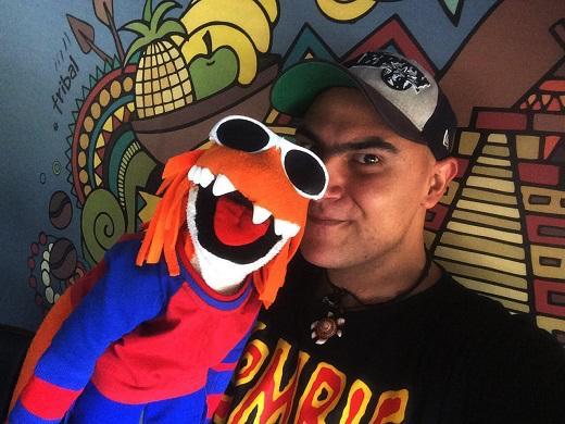 Elías Escobedo y su creación "Murdock".