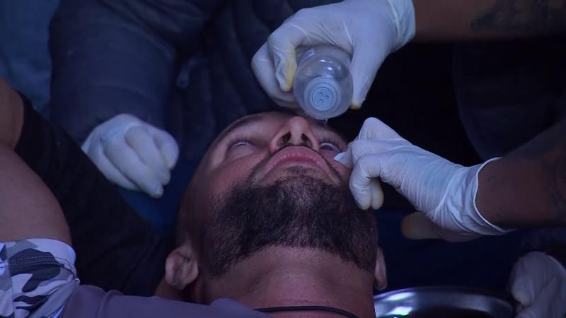 Fabio es atendido por personal médico