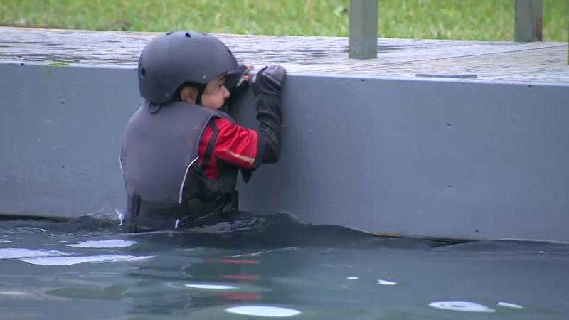 Miguelito no sabe nadar