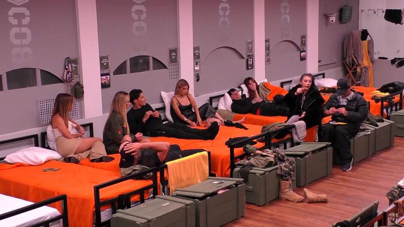 Rubí es alentada por Facundo para pelear