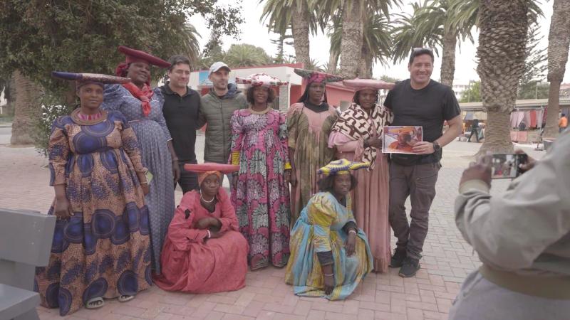 Pancho y Jorge junto a las mujeres hereros