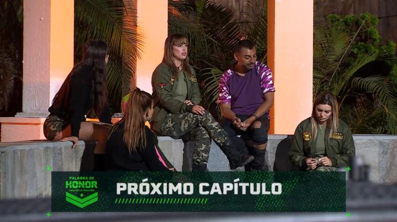 Andrés le cuenta a sus amigos lo que pasó