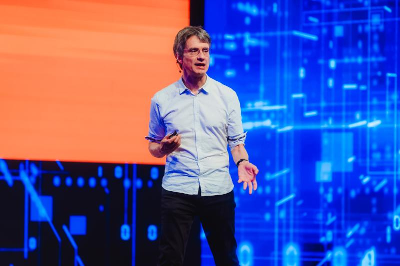 Bruno Patiño, “Cómo la tecnología y la información redefinen la democracia”, Congreso Futuro 2025.