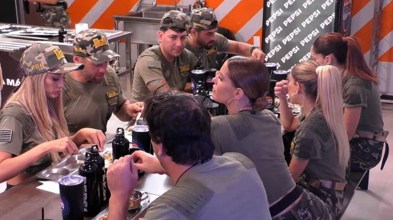 Félix Soumastre hace el salud