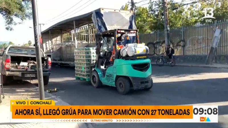 Llega grúa para camión con 27 toneladas