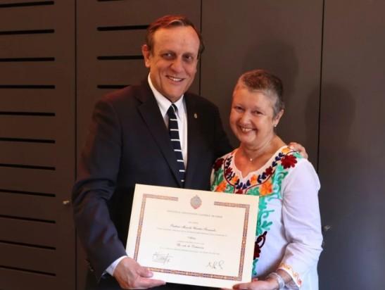 Actriz Paulina Urrutia recibe su título universitario | Instagram UC