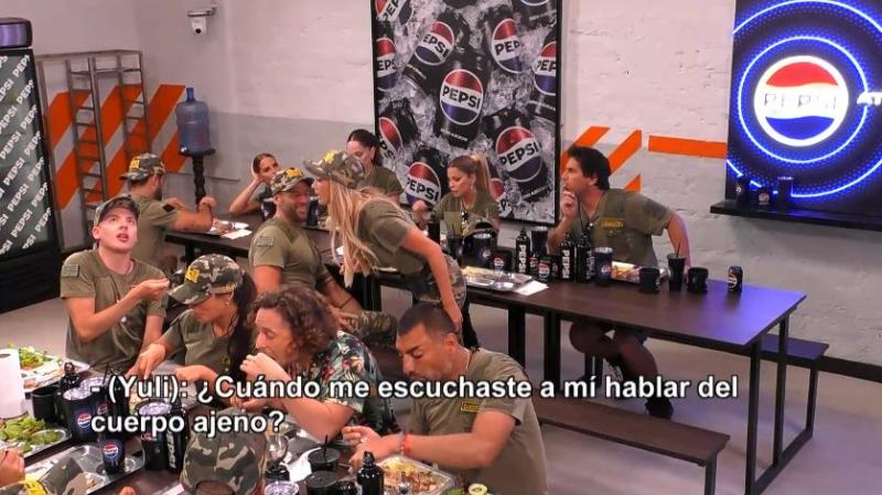 Reina y Yuli discuten