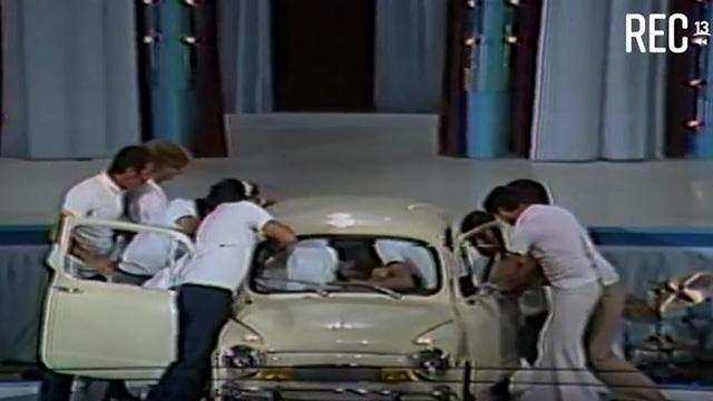Concurso de cuántos caben en un Fiat 600 de Sábado Gigante