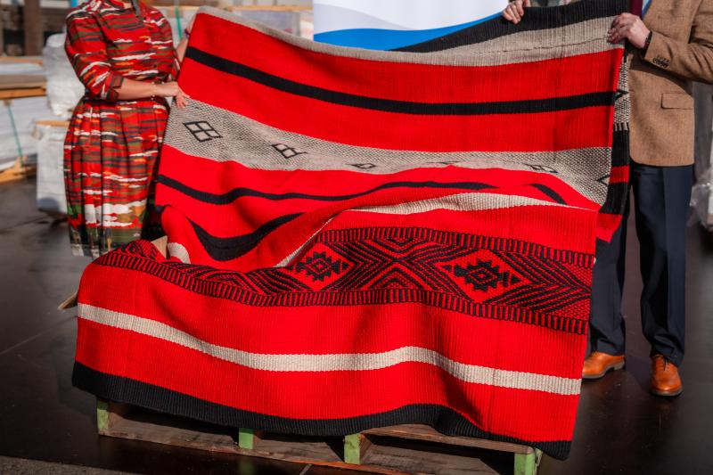 Envían manto mapuche a exposición mundial en Japón.