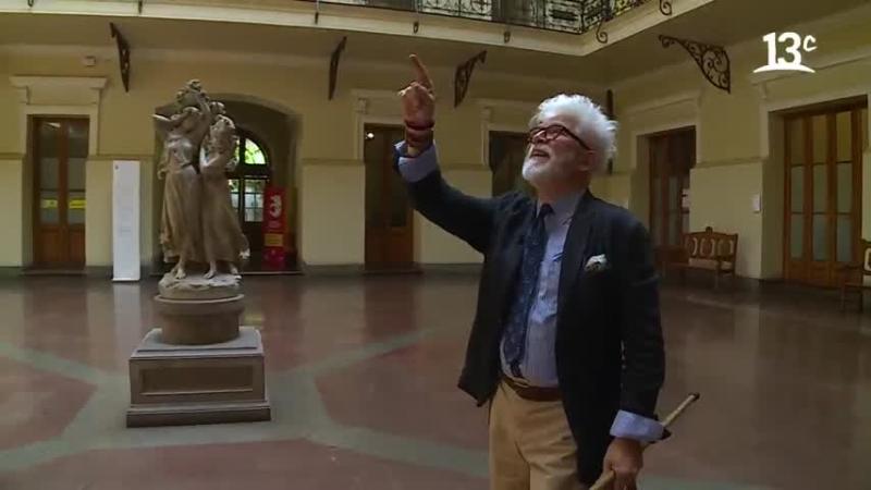Federico Sánchez en el interior de la Municipalidad de Santiago.