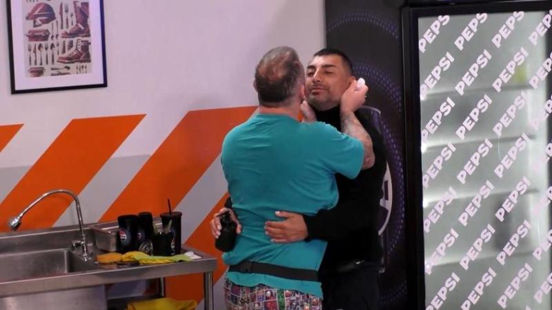 El piquito entre Jenko del Río y Andrés Caniulef