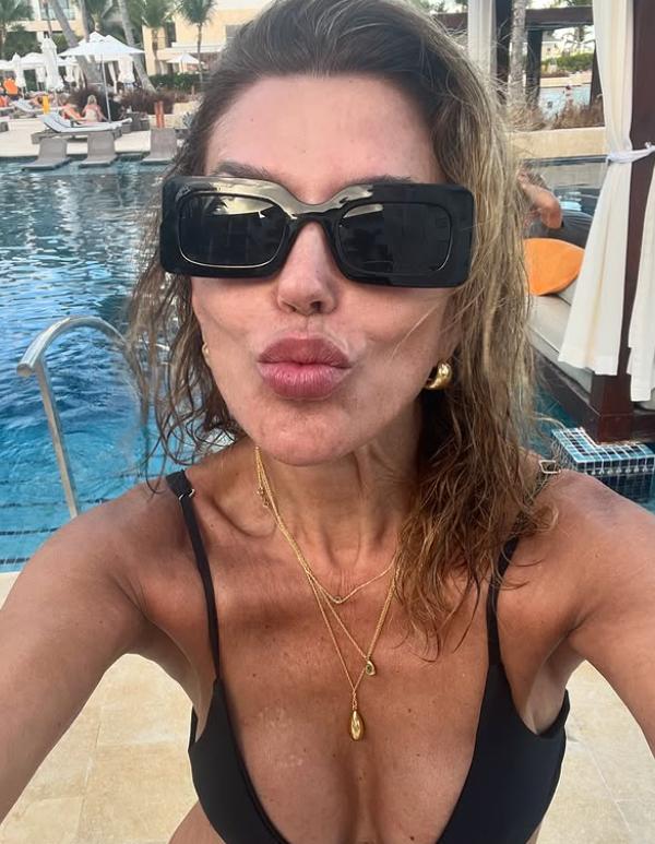 Carolina Arregui dividió a sus seguidores con fotografías en bikini.