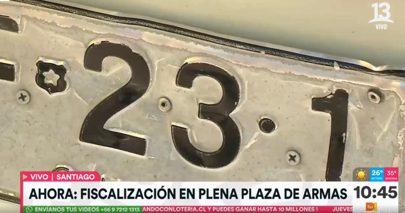 Vehículo con 350 multas impagas intentó evadir fiscalización pasando por paseo peatonal en el centro de Santiago